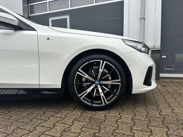 BMW 5-SERIE 530e X-drive M-Sport bj2024 *Leer *Laser *Adaptive *NL auto