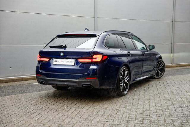 BMW 5-SERIE Touring 540d xDrive M-Sport Stoelventilatie, Panoramadak, H/K Geluidsinstallatie, Active steering, Key less Entry, Apple carPlay, Camera, Stoelverw. V+A