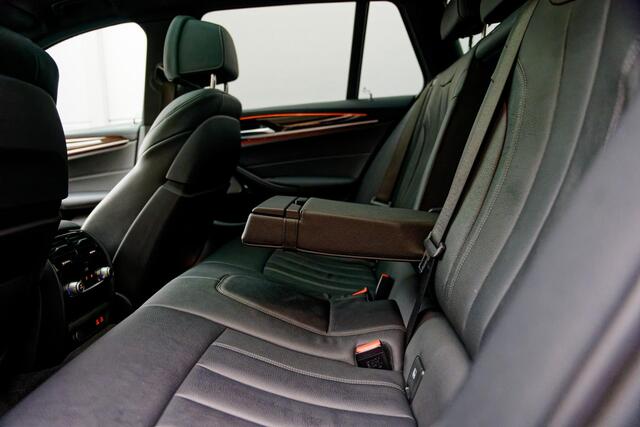 BMW 5-SERIE Touring 540d xDrive M-Sport Stoelventilatie, Panoramadak, H/K Geluidsinstallatie, Active steering, Key less Entry, Apple carPlay, Camera, Stoelverw. V+A