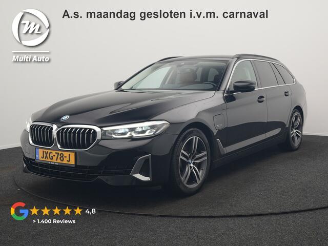 BMW 5-SERIE Touring 530e Luxury Line Plug In Hybrid 293pk Dealer O.H PHEV | Trekhaak Af Fabriek | Camera | Comfortstoelen Memory & Verwarmd | Cruise Control | Apple Carplay | Navigatie | Virtual | DAB | 18" L.M | BMW LED |