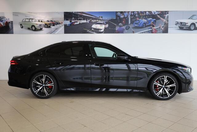 BMW 5-SERIE Sedan 530e M Sport Pro | Bowers & Wilkins | Panoramadak | Comfortstoelen