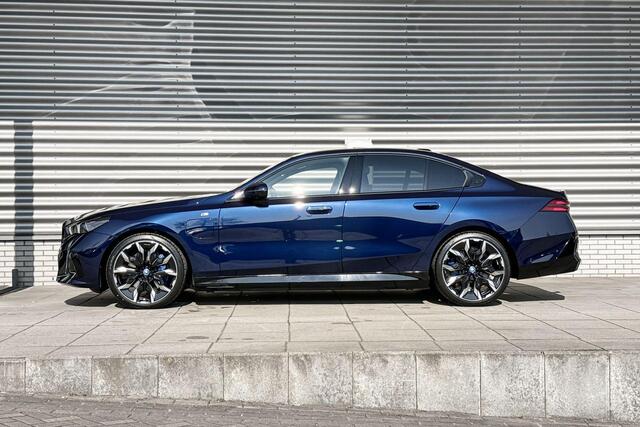 BMW 5-SERIE Sedan 550e xDrive M Sportpakket Pro / Innovation Pack / Travel Pack / Comfort Pack