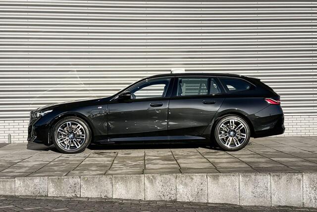 BMW 5-SERIE Touring 530e M Sportpakket / Travel Pack / Comfort Pack