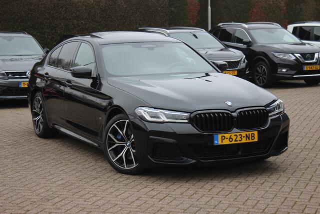 BMW 5-SERIE 530e xDrive High Exe. M Sport / Trekhaak / Schuifdak / Camera / Head-up / 19'' / CarPlay / Harman Kardon / Leder / Dodehoek / Stoelverwarming4x / ACC