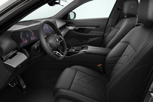 BMW 5-SERIE Sedan 520i | M Sportpakket | Travel Pack | Comfort Pack | Trekhaak