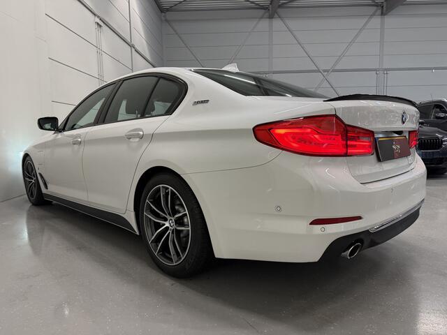 BMW 5-SERIE 530e iPerformance High Exe LED/MEMORY+VENTILATIE/VIRTUAL/CAMERA/SFEER/18"M-SPORT/DONKERE-HEMEL/PDC+ASSISTENT/AFN.TREKHAAK/SHADOW-LINE/ORIG. NL AUTO PERFECT ONDERHOUDEN