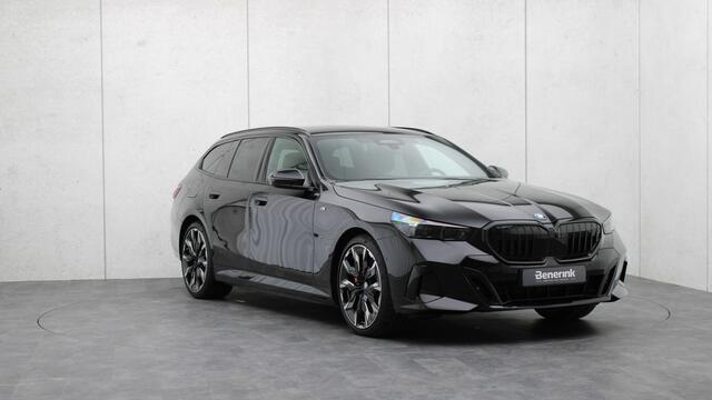 BMW 5-SERIE Touring 550e xDrive M-Sport Pro | Bowers & Wilkins | Stoelventilatie | Head-up | Panoramadak | Trekhaak | Carbon