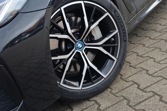 BMW 5-SERIE Touring 530e xDrive M-Sport | Pano | ACC | H/K | Memory |