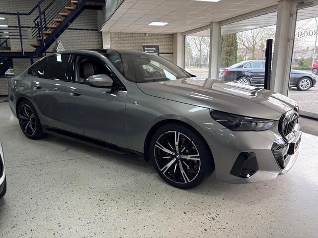 BMW 5-SERIE 530e M Sport Panorama Dak Navigatie Multimedia NL Auto NAP