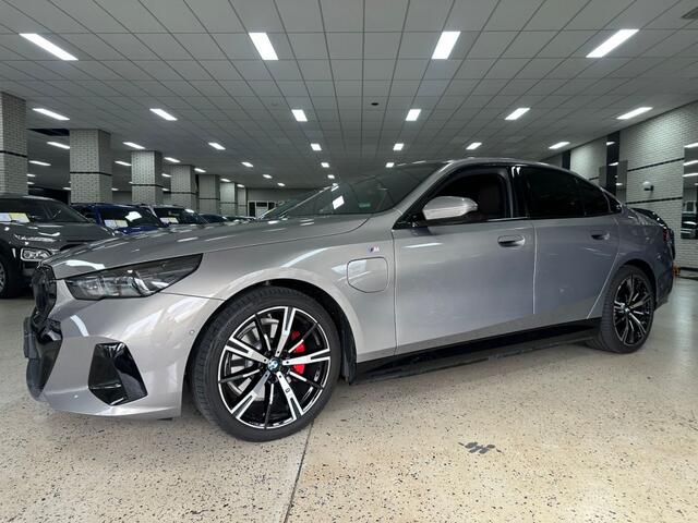 BMW 5-SERIE 530e M Sport Panorama Dak Navigatie Multimedia NL Auto NAP