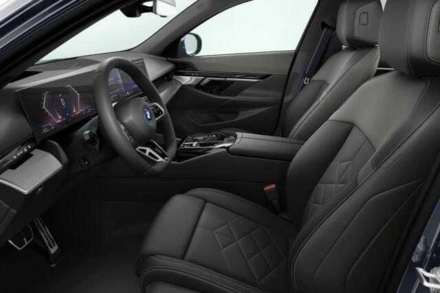 BMW 5-SERIE Sedan 530e M Sport Edition | M Sportpakket Pro | Innovation Pack | Travel Pack | Comfort Pack | Trekhaak