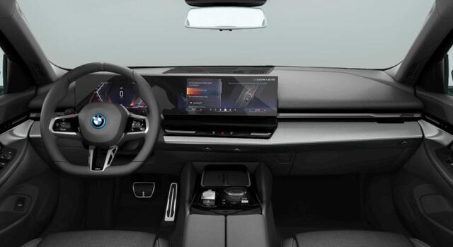 BMW 5-SERIE Touring 530e M-Sport | Elektr. Trekhaak | Driving Assistant Plus