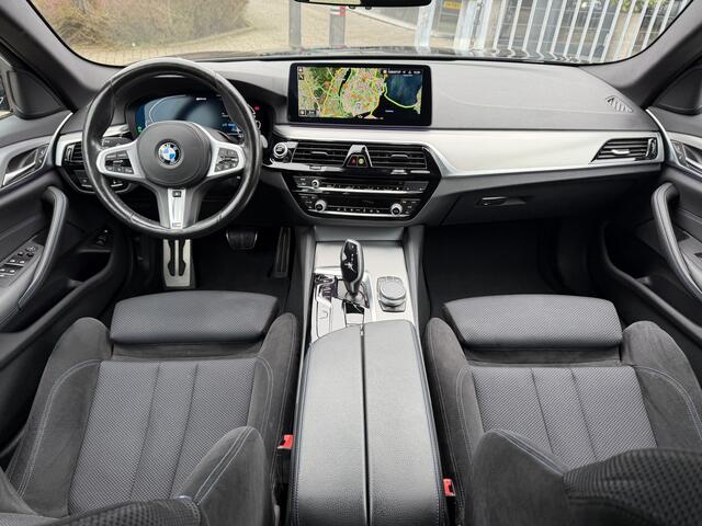 BMW 5-SERIE Touring 530e xDrive M Sport Trekhaak | Stuurverw. | HiFi | Camera | Stoelverw.