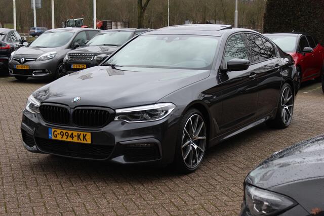 BMW 5-SERIE 540i High Exe. M Sport / Trekhaak / Schuifdak / Camera / Leder / Keyless / 20'' / Stoelventilatie+Verwarming / Stuurverwarming / Dodehoek / DAB / ACC