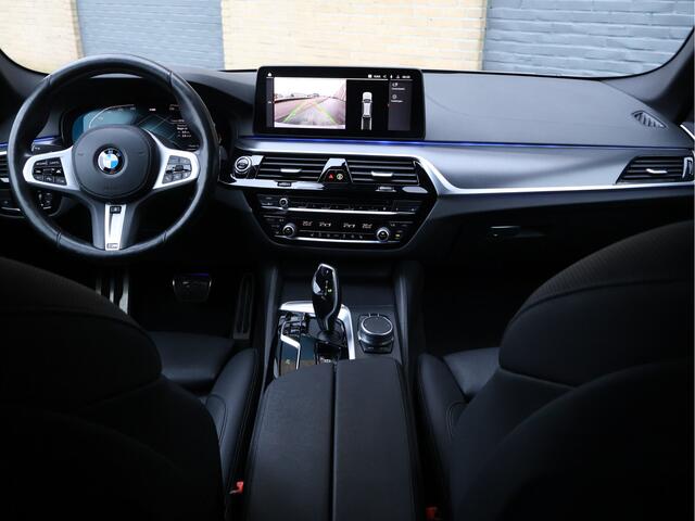 BMW 5-SERIE Touring 530d M Sport | ACC | Leder Sportstoelen | Shadow Line | Haak | Carplay |