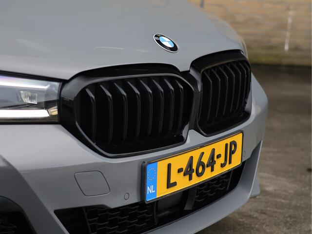 BMW 5-SERIE Touring 530d M Sport | ACC | Leder Sportstoelen | Shadow Line | Haak | Carplay |