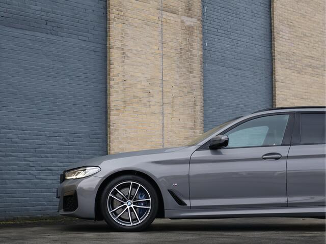 BMW 5-SERIE Touring 530d M Sport | ACC | Leder Sportstoelen | Shadow Line | Haak | Carplay |