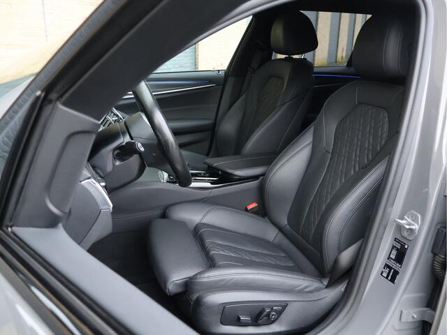 BMW 5-SERIE Touring 530d M Sport | ACC | Leder Sportstoelen | Shadow Line | Haak | Carplay |