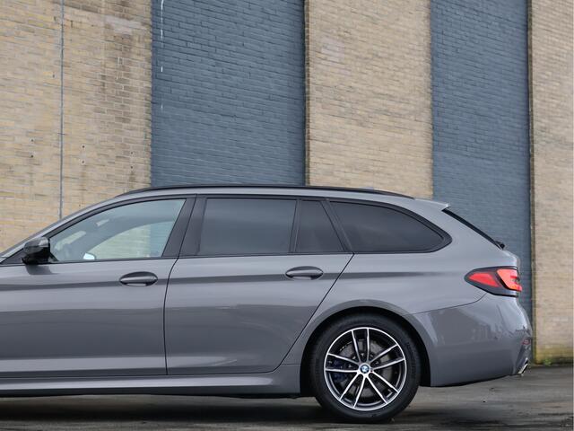 BMW 5-SERIE Touring 530d M Sport | ACC | Leder Sportstoelen | Shadow Line | Haak | Carplay |