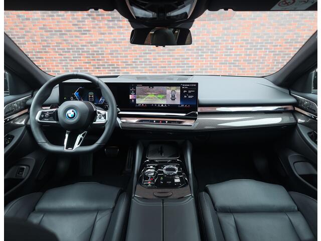 BMW 5-SERIE Touring 550e xDrive | Pano - Trekhaak - Bow&Wil