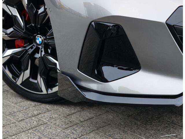 BMW 5-SERIE Touring 550e xDrive | Pano - Trekhaak - Bow&Wil