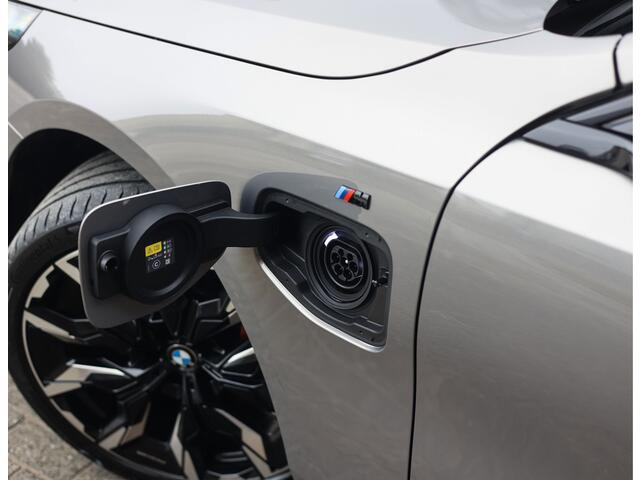 BMW 5-SERIE Touring 550e xDrive | Pano - Trekhaak - Bow&Wil