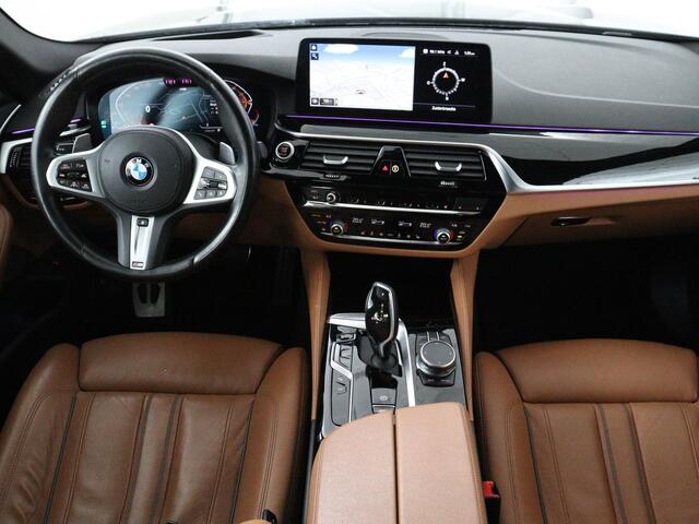 BMW 5-SERIE 530i M Sport | Head-Up | Adaptive cruise | Leder | Harman/Kardon | Laserlicht | 360 Camera | Stoelverwarming | Carplay | Navigatie | Sportstoelen | Dodehoek detectie | Stuurverwarming | Live Cockpit