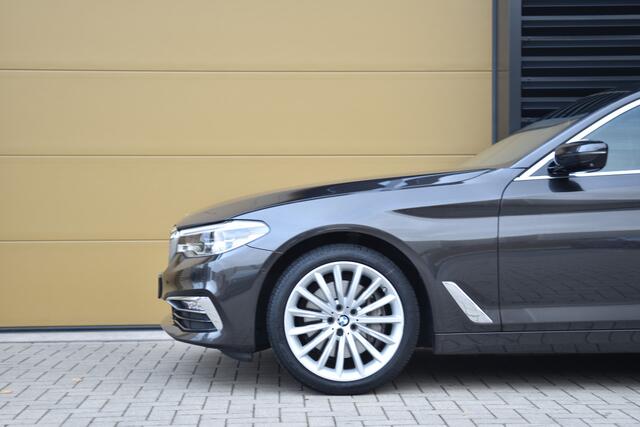 BMW 5-SERIE Touring 540i xDrive High Executive * Panoramadak * DAB * Harman/Kardon * Comfortstoelen *
