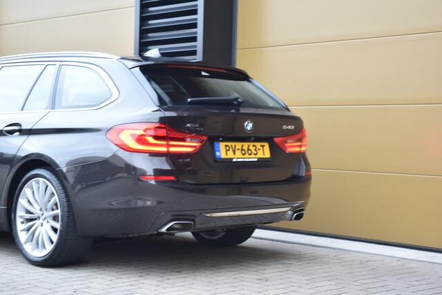 BMW 5-SERIE Touring 540i xDrive High Executive * Panoramadak * DAB * Harman/Kardon * Comfortstoelen *