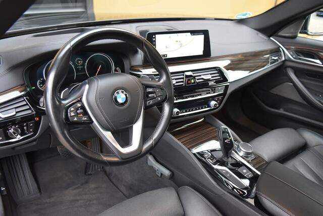 BMW 5-SERIE Touring 540i xDrive High Executive * Panoramadak * DAB * Harman/Kardon * Comfortstoelen *