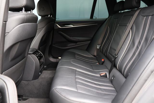BMW 5-SERIE Touring 530e M Sport Business Edition Plus | 19 inch | Leer | Stoelverwarming | Berninagrau Bernstein | Live Cockpit | Apple Carplay / Android Auto | M-pakket