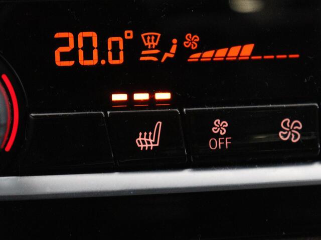 BMW 5-SERIE 520i M Sport | Nappaleder | Head-Up | Stoelverwarming | Camera | Carplay | Sfeerverlichting | 20'' | Live Cockpit | Navigatie | Park Assist | Full LED