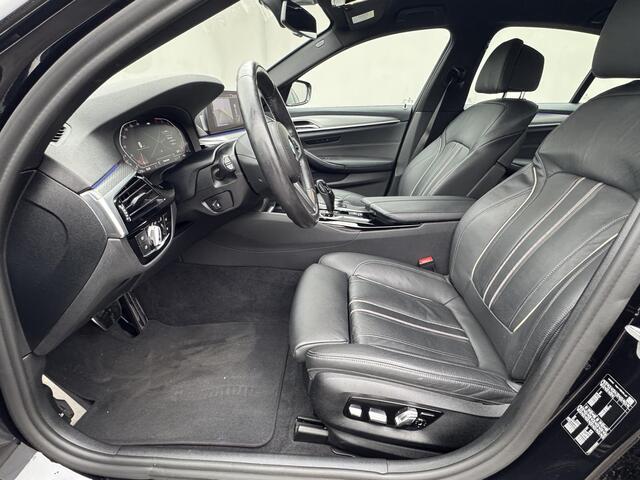 BMW 5-SERIE 520i High Exec M - Sport / Elektrische stoelen met geheugenfunctie / Stoelverwarming / Lederen Bekleding / Apple Carplay & Android Auto / 18" lm. velgen /Camera / Cruise Control / Climate Control /