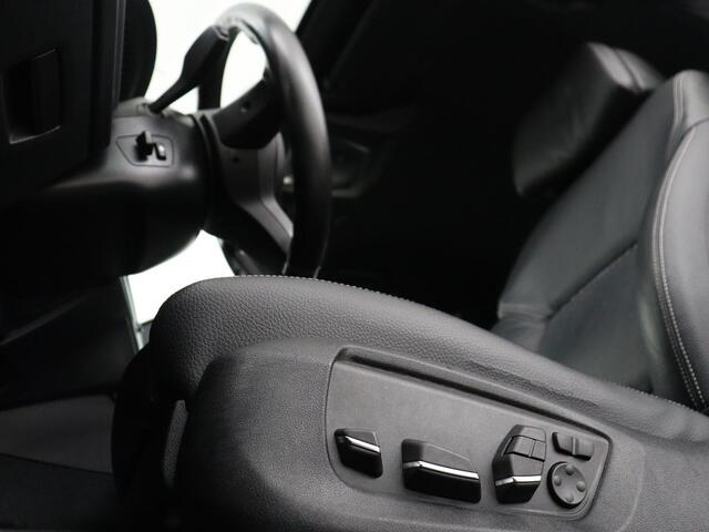 BMW 5-SERIE Touring 530d Luxury Line | Adaptive cruise | Head-Up | Leder | Trekhaak | Stoel & stuurverwarming | Camera | Navigatie | Achterbankverwarming | Parkeerhulp | Bluetooth