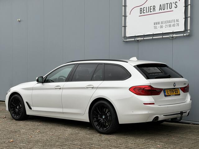 BMW 5-SERIE Touring 520i High Executive Automaat Schuifdak/Trekhaak.