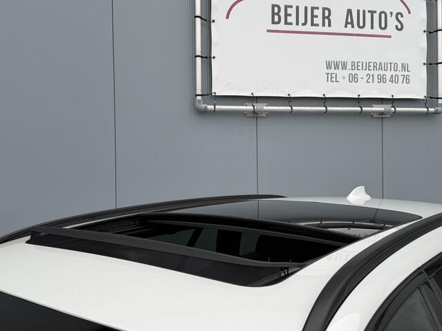 BMW 5-SERIE Touring 520i High Executive Automaat Schuifdak/Trekhaak.