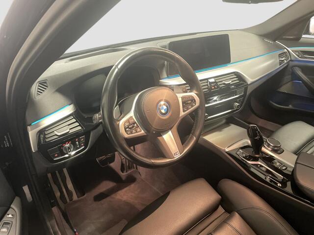 BMW 5-SERIE Touring 530e xDrive High Executive - M Sport - Full Options - Harman/Kardon Head-up . Neem contact op en we maken een afspraak!