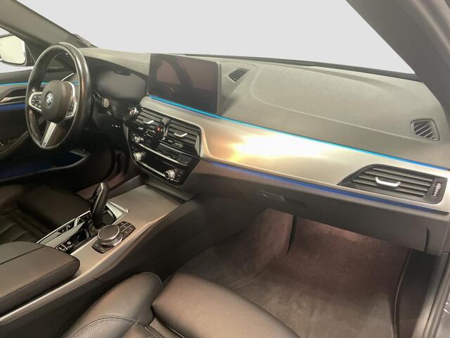 BMW 5-SERIE Touring 530e xDrive High Executive - M Sport - Full Options - Harman/Kardon Head-up . Neem contact op en we maken een afspraak!
