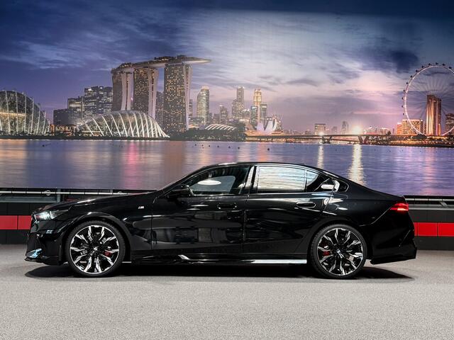 BMW 5-SERIE 520i M-Sport Pro|ShadowLine|Panorama|H/K|1e eigenaar