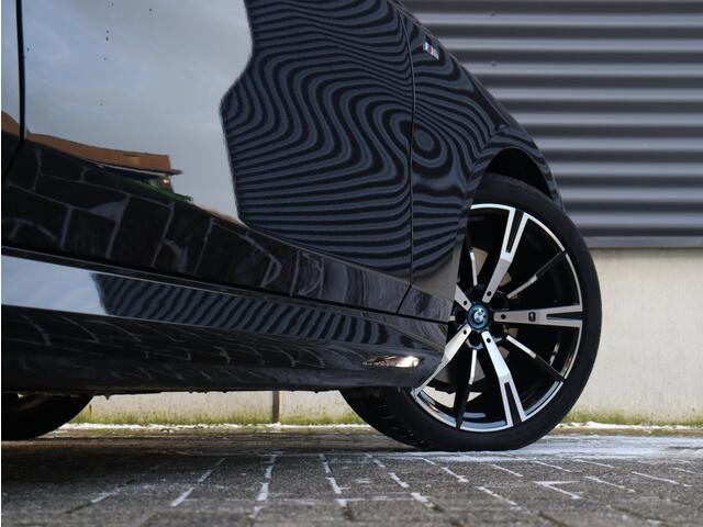 BMW 5-SERIE Sedan 530e | M Sportpakket | Panodak | Head-Up | Harman Kardon | Comfort Access | Stoelventilatie | Parking Assistant Plus | Driving Assistant | 20'' LMV