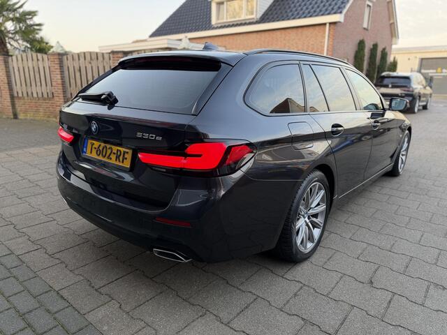 BMW 5-SERIE Touring 530e Org NL 1ste eigenaar ShadowLine