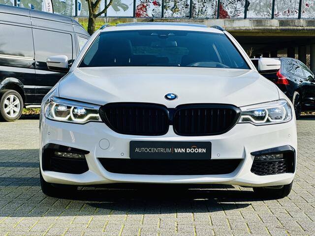 BMW 5-SERIE Touring 540i xDrive | High Executive | 6-cilinder | Panoramadak | Leer | LED | Keyless | Harman Kardon |