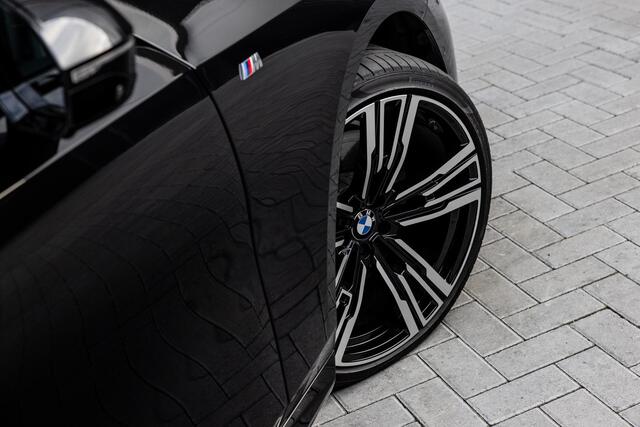 BMW 5-SERIE 550e xDrive | SOH 95,6% | M-Sport | Comfortstoelen met Geheugen | Adaptief Onderstel | Comfort Pakket | Panoramadak | Driving Assistant Professional | Shadow Line | Adaptieve LED Verlichting | DAB | Bowers & Wilkins |