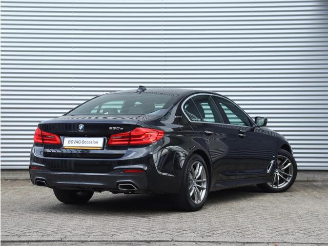 BMW 5-SERIE Sedan 530e | High Executive | M Sportpakket | Trekhaak | Comfort Stoelen | Achteruitrijcamera | 18'' LMV
