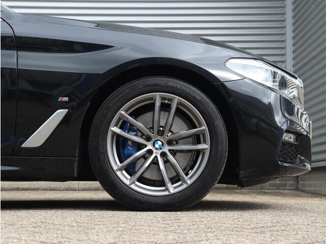 BMW 5-SERIE Sedan 530e | High Executive | M Sportpakket | Trekhaak | Comfort Stoelen | Achteruitrijcamera | 18'' LMV