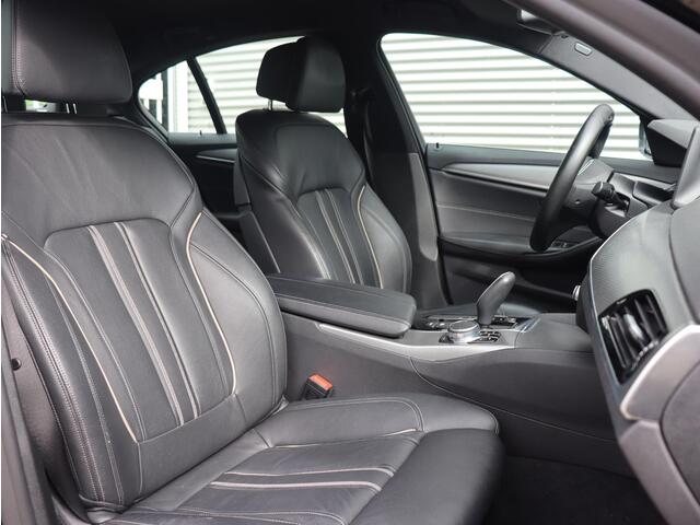 BMW 5-SERIE Sedan 530e | High Executive | M Sportpakket | Trekhaak | Comfort Stoelen | Achteruitrijcamera | 18'' LMV