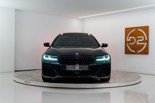 BMW 5-SERIE Touring 540i xDrive High Executive M Sport | 334PK | Laserlicht | Pano | HUD | Sfeer