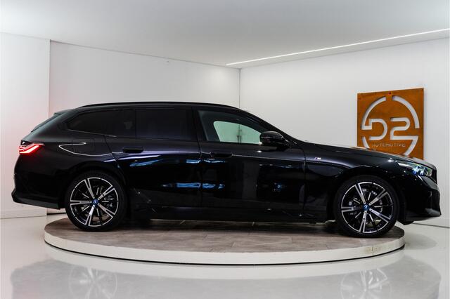 BMW 5-SERIE Touring 530e High Executive M Sport 300PK | Pano | H/K | Sfeer | Driving Ass. Pro | Fabrieksgarantie