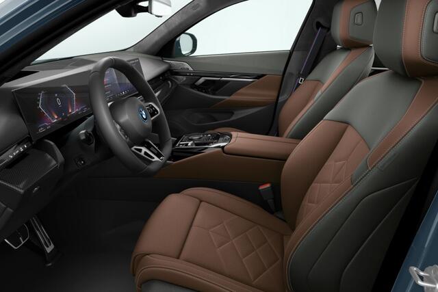 BMW 5-SERIE Touring 550e xDrive | M Sportpakket Pro | Innovation Pack | Travel Pack | Comfort Pack | Trekhaak