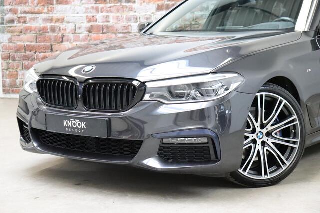 BMW 5-SERIE Touring 530i High Executive M Sport Pakket Automaat / Navigatiesysteem Professional / Head-Up Display / Comfortstoelen / Trekhaak / Sfeerverlichting / Driving Assistant / Stoelverwarming / Multifunctioneel Instrumentendisplay / Hifi / Adaptieve LED-kopla
